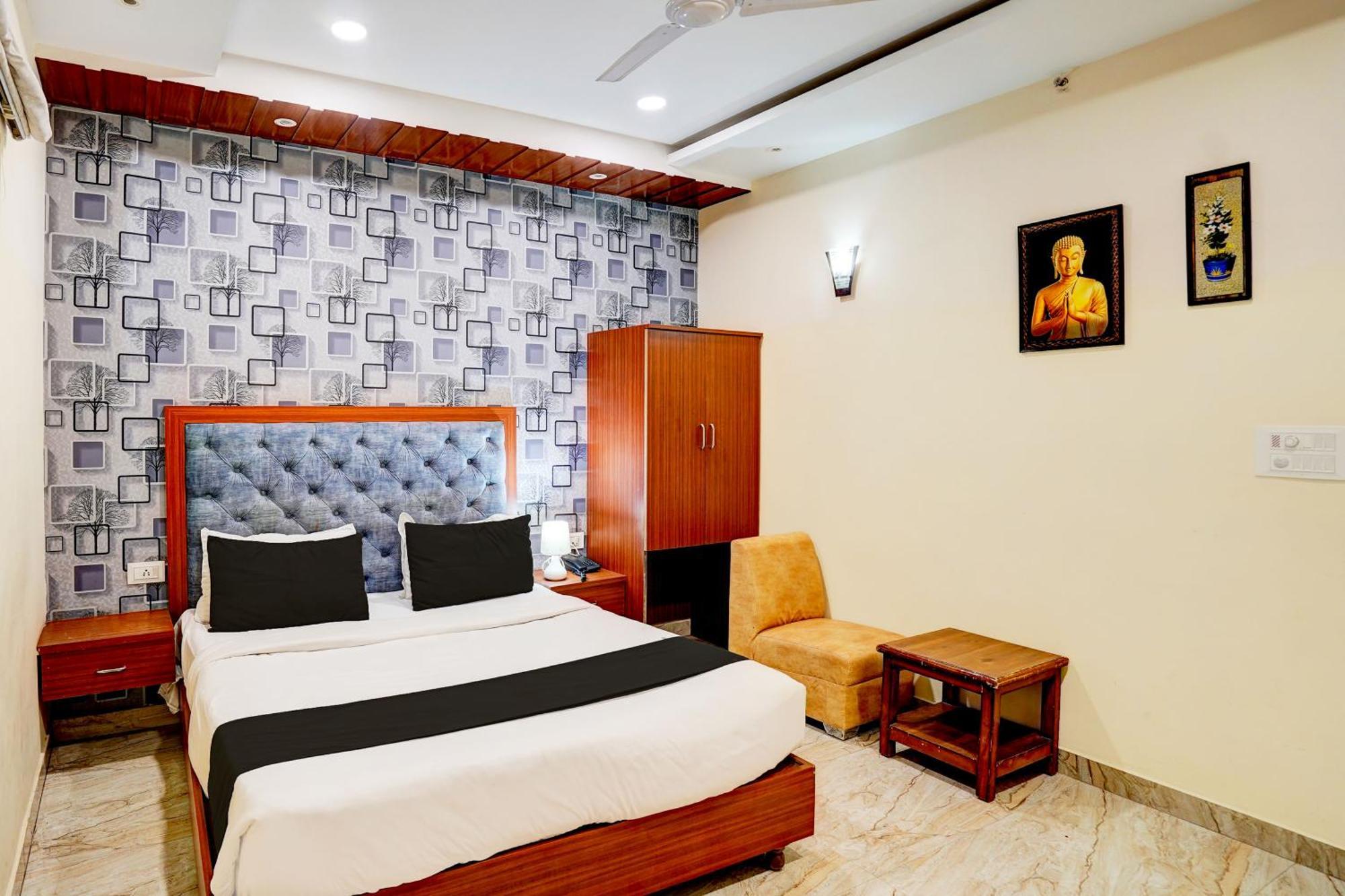 Hotel Townhouse Ram Katora Near Vishwanath Temple Formerly Sv Grand Varanasi Exterior foto