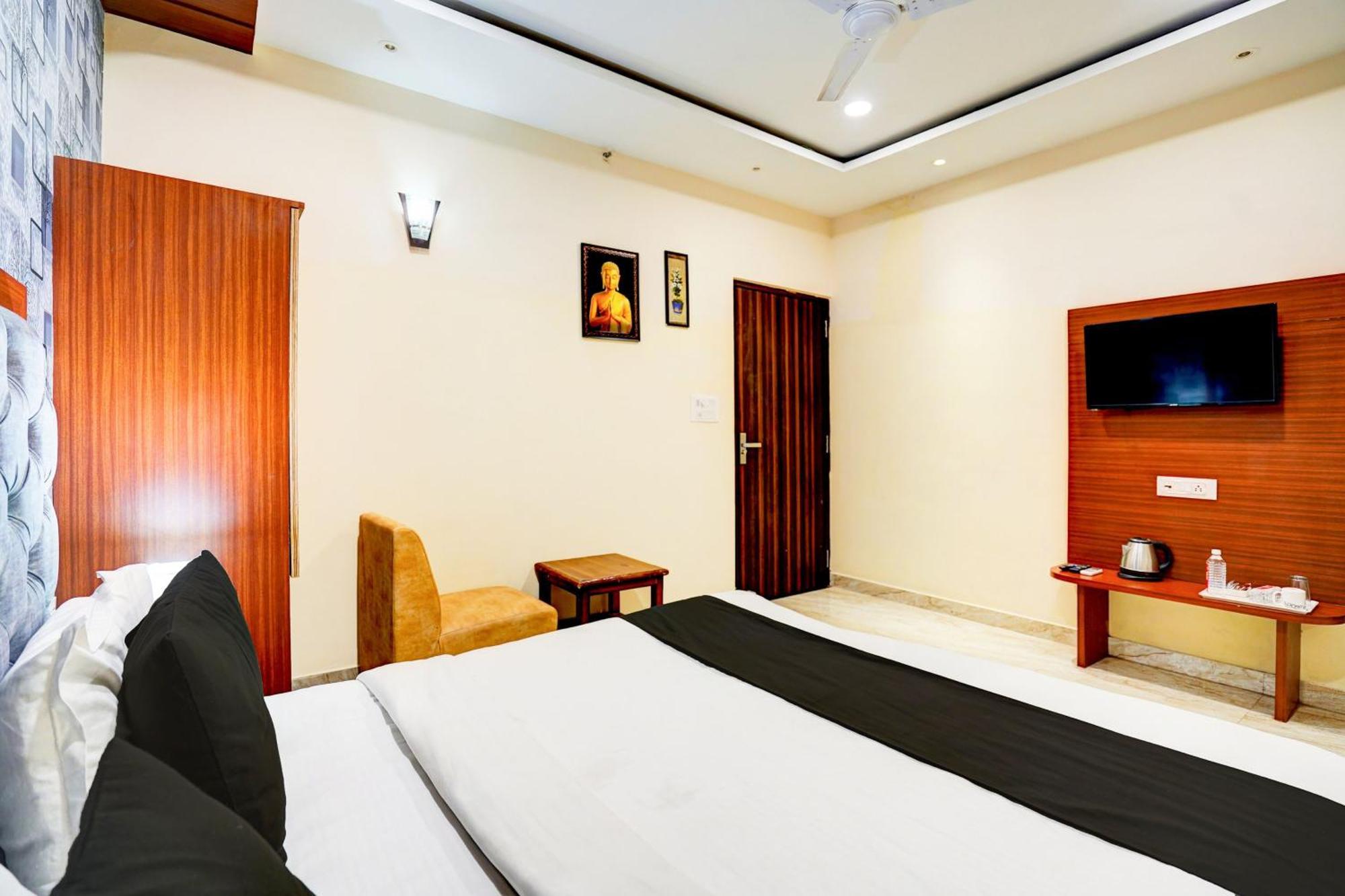 Hotel Townhouse Ram Katora Near Vishwanath Temple Formerly Sv Grand Varanasi Exterior foto