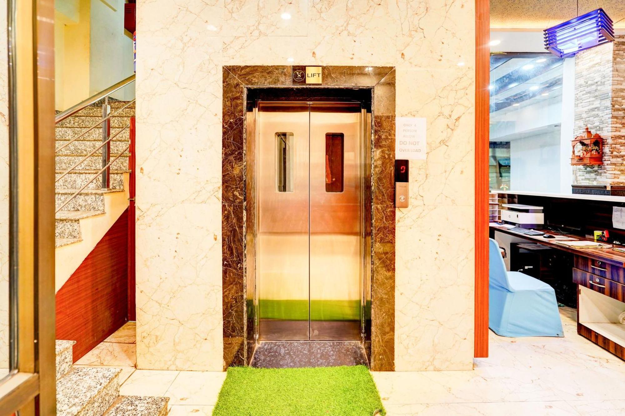 Hotel Townhouse Ram Katora Near Vishwanath Temple Formerly Sv Grand Varanasi Exterior foto