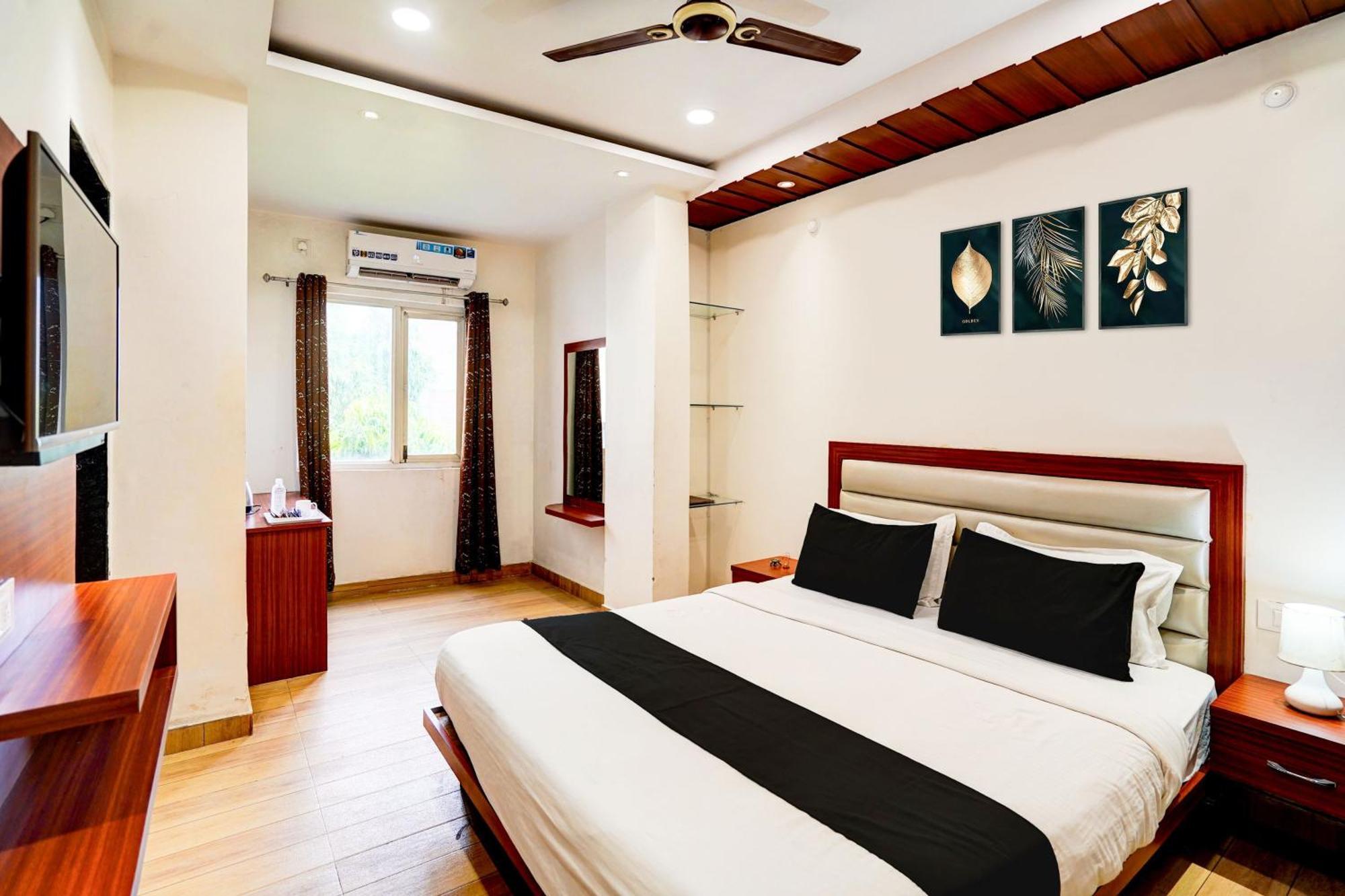 Hotel Townhouse Ram Katora Near Vishwanath Temple Formerly Sv Grand Varanasi Exterior foto