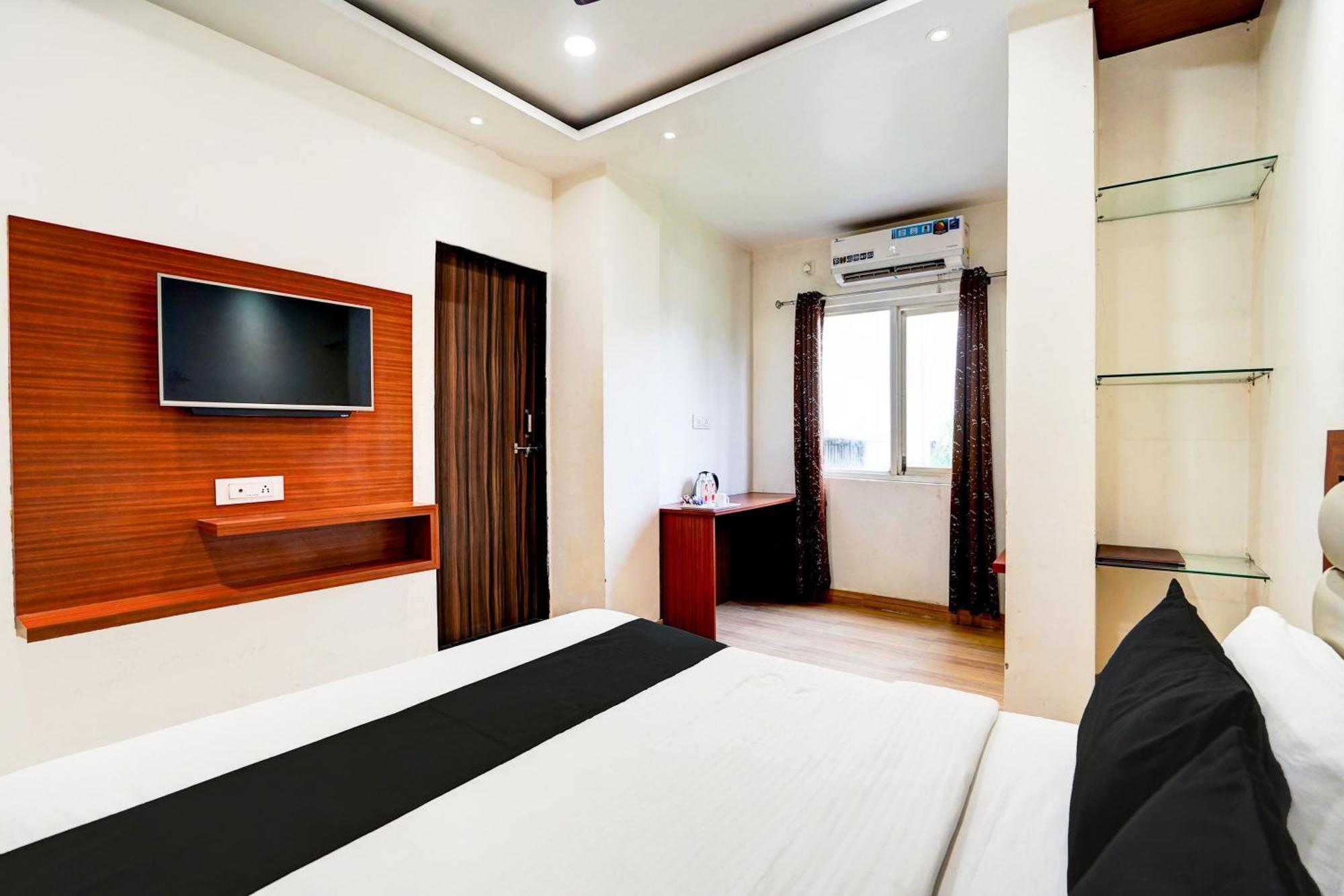 Hotel Townhouse Ram Katora Near Vishwanath Temple Formerly Sv Grand Varanasi Exterior foto