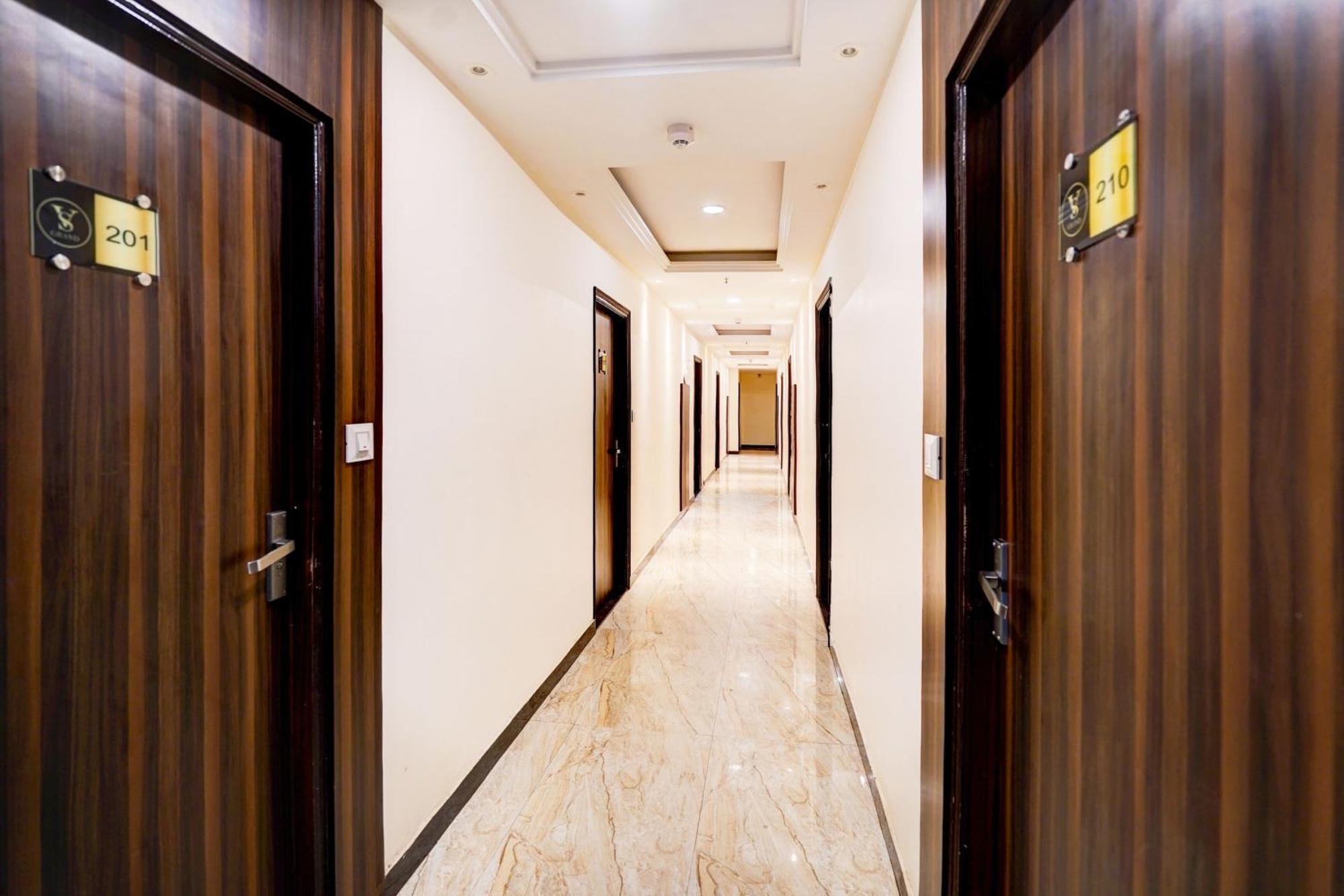 Hotel Townhouse Ram Katora Near Vishwanath Temple Formerly Sv Grand Varanasi Exterior foto