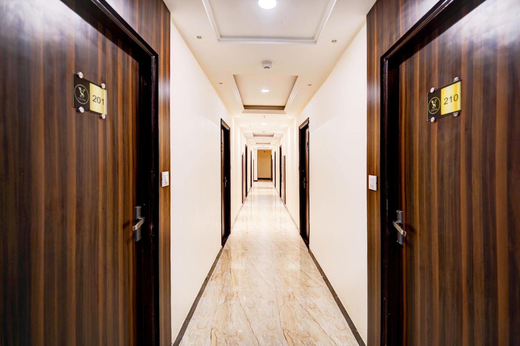 Hotel Townhouse Ram Katora Near Vishwanath Temple Formerly Sv Grand Varanasi Exterior foto